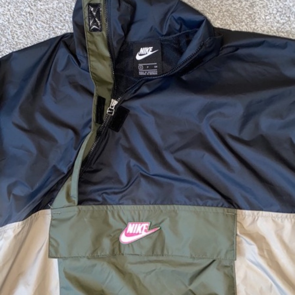 Nike jacket - Picture 3 of 3